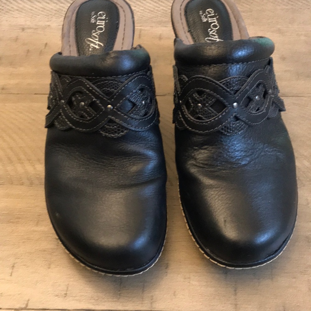Euro Soft black clogs